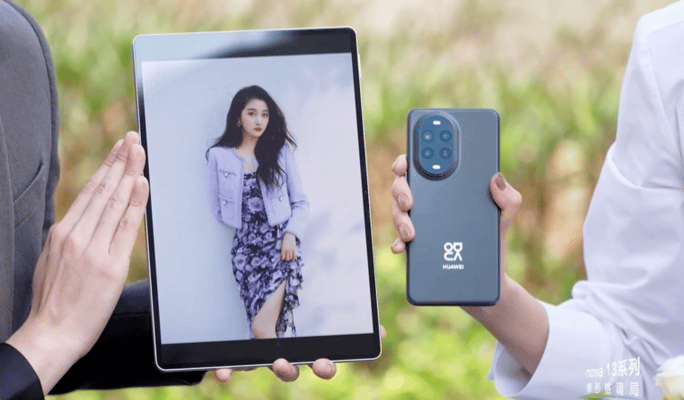 晓彤在「晓彤格调局」分享自己的穿搭理念， 关晓彤分享穿搭心得 认为格纹尤其在冬天