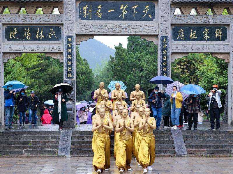 一直以为少林寺“十八铜人”是电影里虚构的噱头，没想到竟然是真的！最近机器人练武视