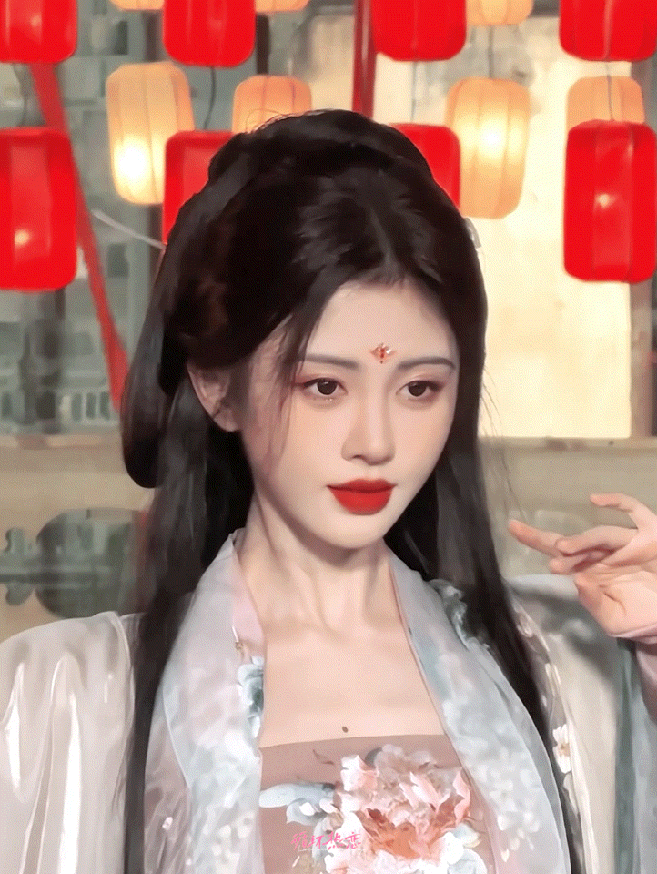 #鞠婧祎[超话]# 再来欣赏一下鞠姐的神图[色][色]真的每一张的妆造都是我想保