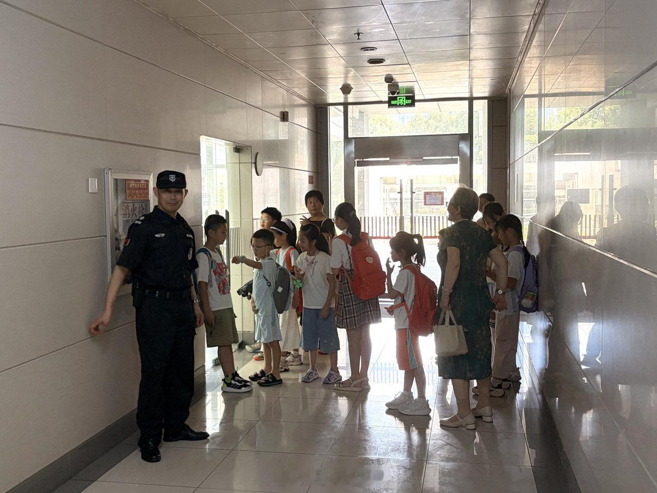 我陪孩子读经典 【暑期宁波图书馆人气爆棚成家长热门存娃好去处 】宁波中小学放暑假