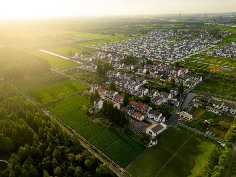 四十年来，中国最大的变化堪称全方位、根本性。从经济看，1978 年中国 GDP 