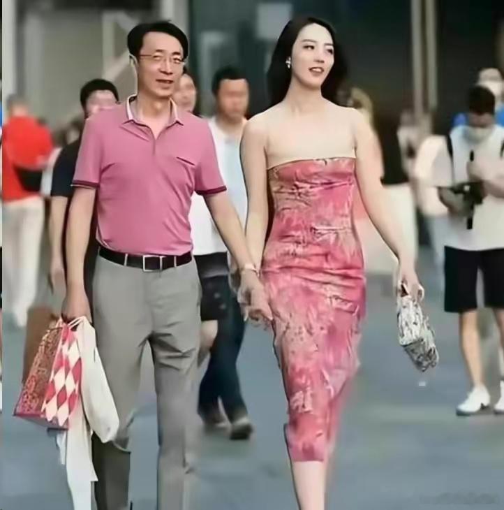 #胡继勇被免去多项职务#一晃倾城的典型，还是坚信这个事是他们自己的熟人捅出来搞大