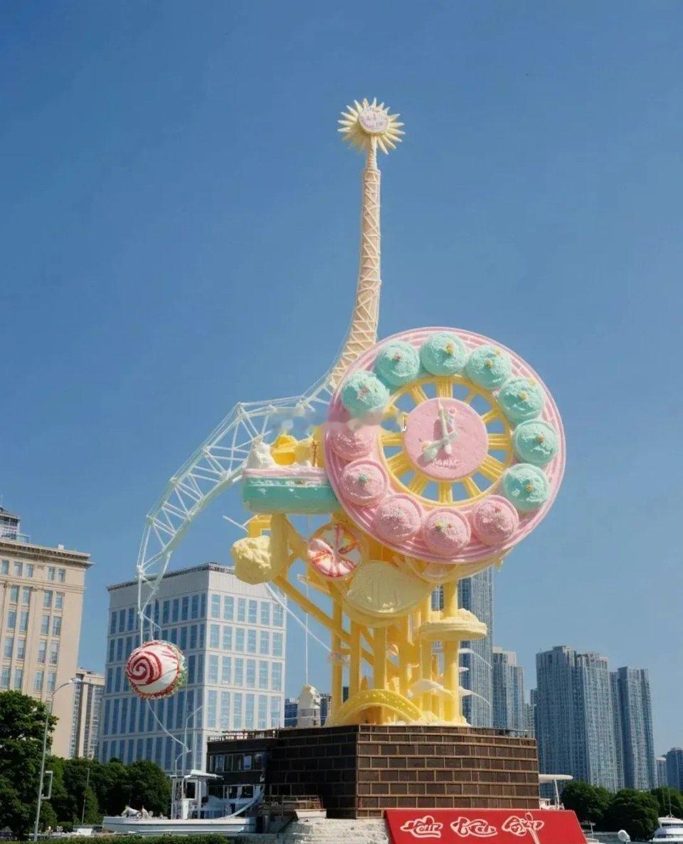这可以替代摩天轮成为天津地标建筑了吧？这冰激凌好漂亮。 ​​​