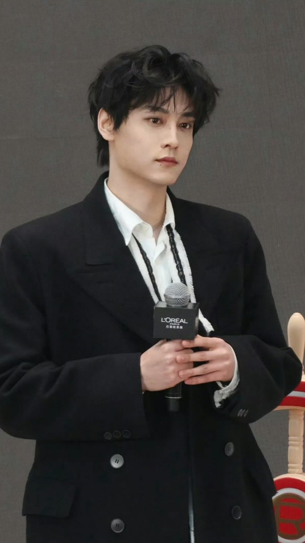 第二个为子出现了，越红越威猛 