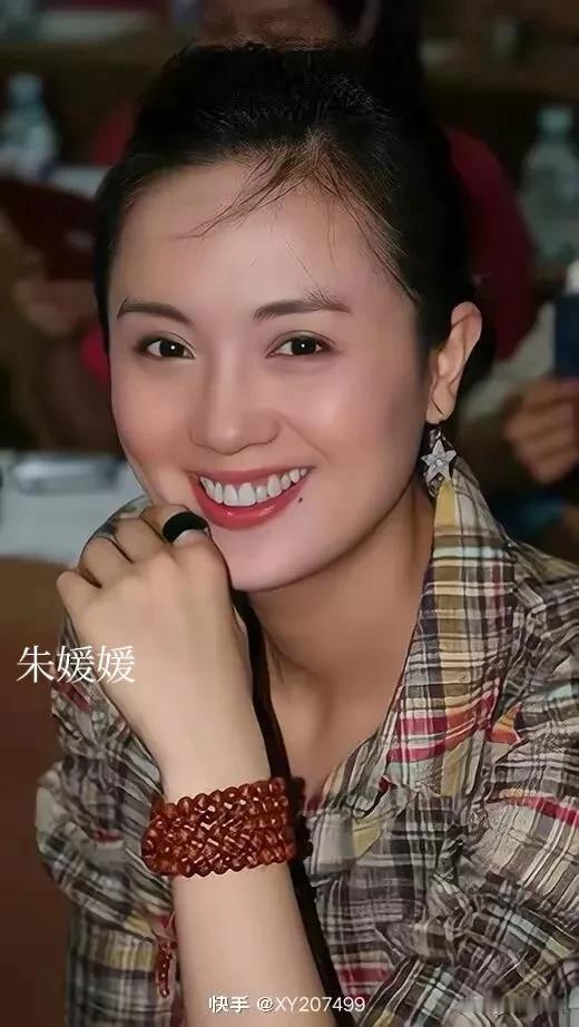 一代影帝、国民媳妇，她就是如此之美，美得无法用语言形容！