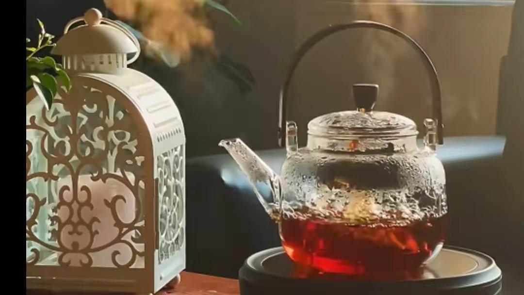 我想问一下，秋冬季节该喝什么茶？我不懂茶，又是北方人，平常习惯喝绿茶、茉莉花茶，