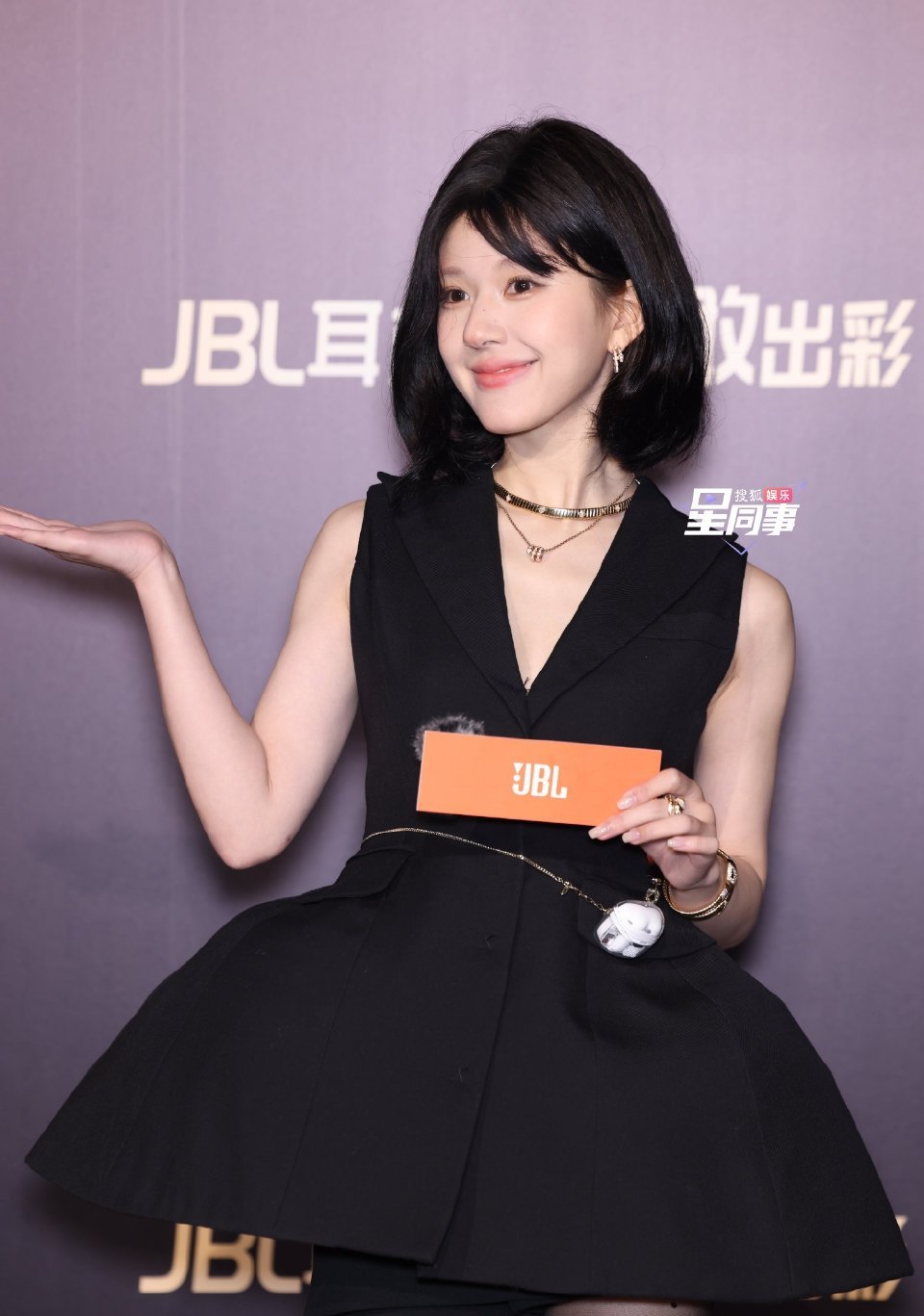 赵露思还能回到以前的样子嘛？为什么没有高光拌修容还是怪怪的 ​​​