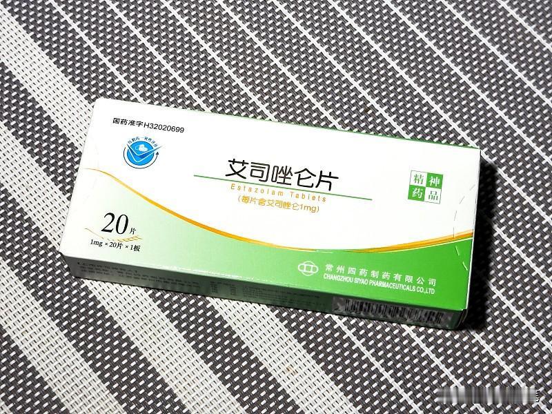 前阵子连续一周每天躺到3点还睁着眼睛数天花板纹路，脑子比凌晨的菜市场还热闹，听朋
