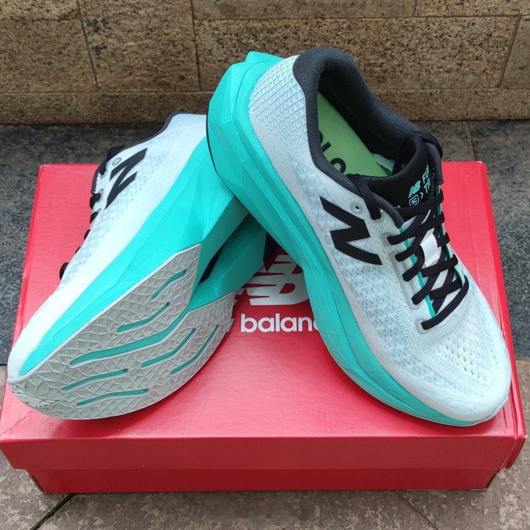 New Balance FuelCell SC Trainer v3中底材料升级