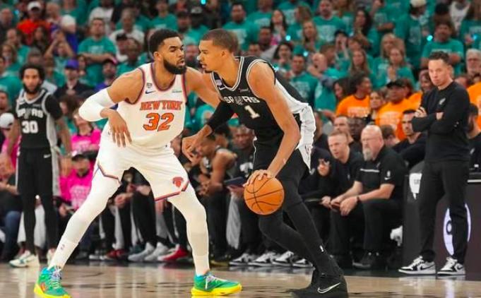 森林狼这下应该后悔了吧！
NBA两场总决赛，效力于尼克斯的唐斯，表现是相当出色的