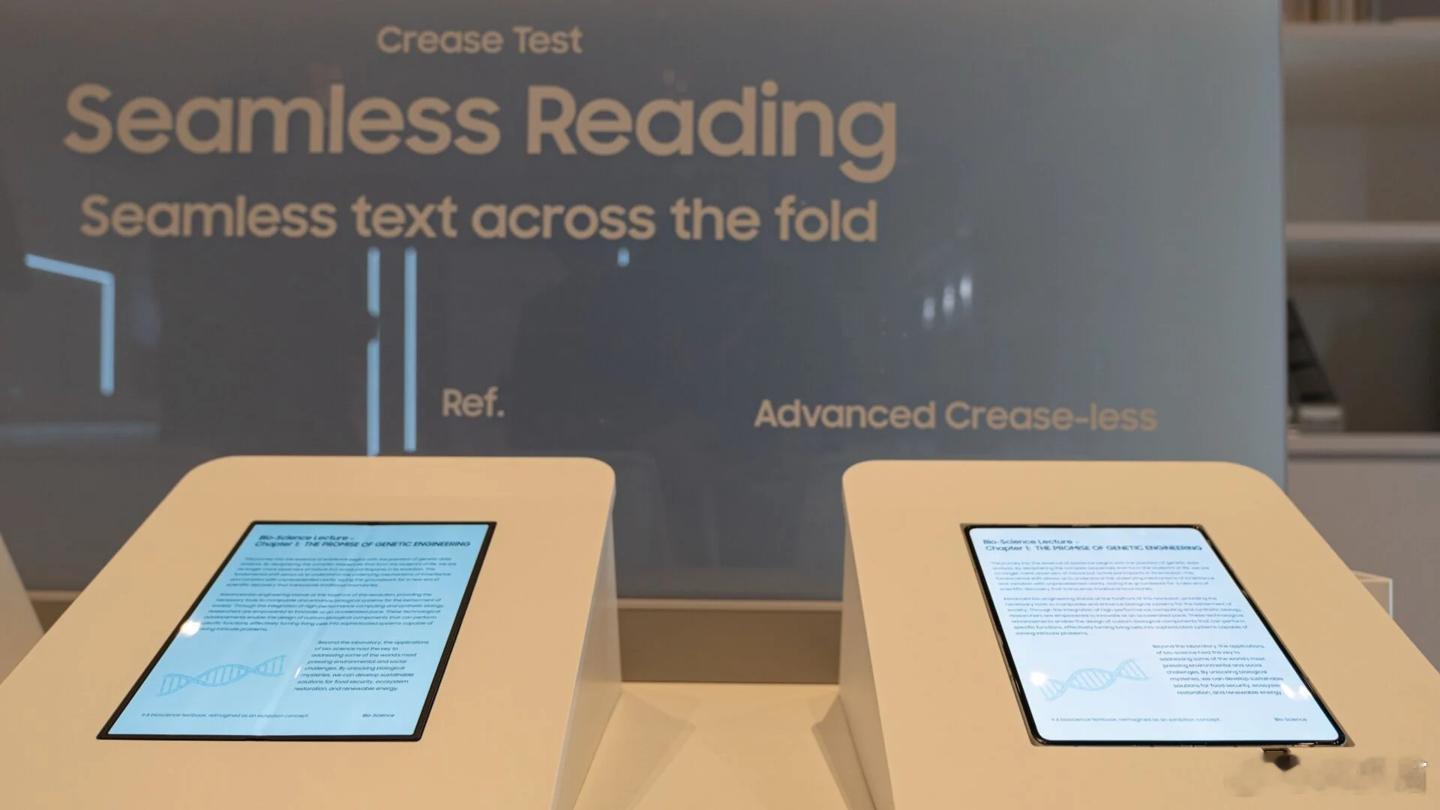 iPhoneFold有望搭载三星无折痕面板看效果吧，9月份上市，如果能解决折痕问