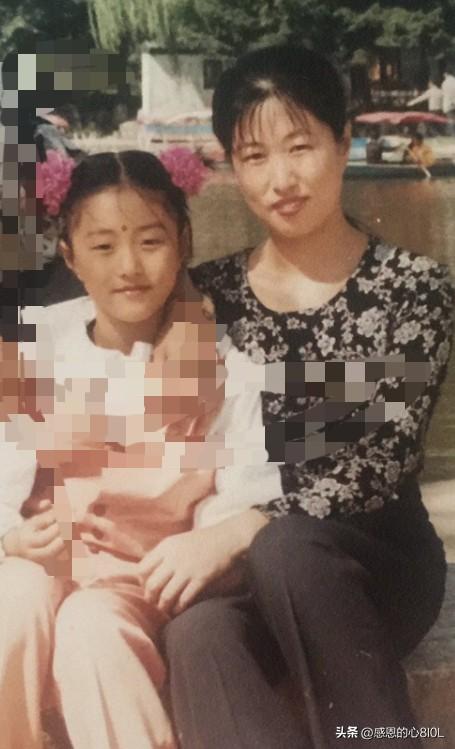 1996年，
我和女儿
镜头前笑眯了眼。

翻看老照片，看到想起1996年我和女