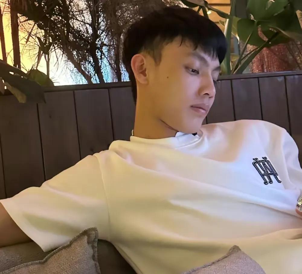 徐中锋事件应该是实锤了，徐杰之后，中国篮球队伍再也没有一个标志性的人物了，周琦已
