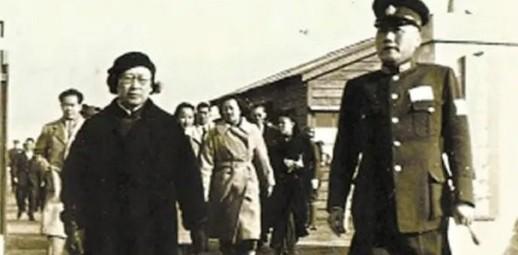 1938年春，国民党少将叶蓬求见陈诚，陈诚看了名片后，随手扔到纸篓，对副官说：“