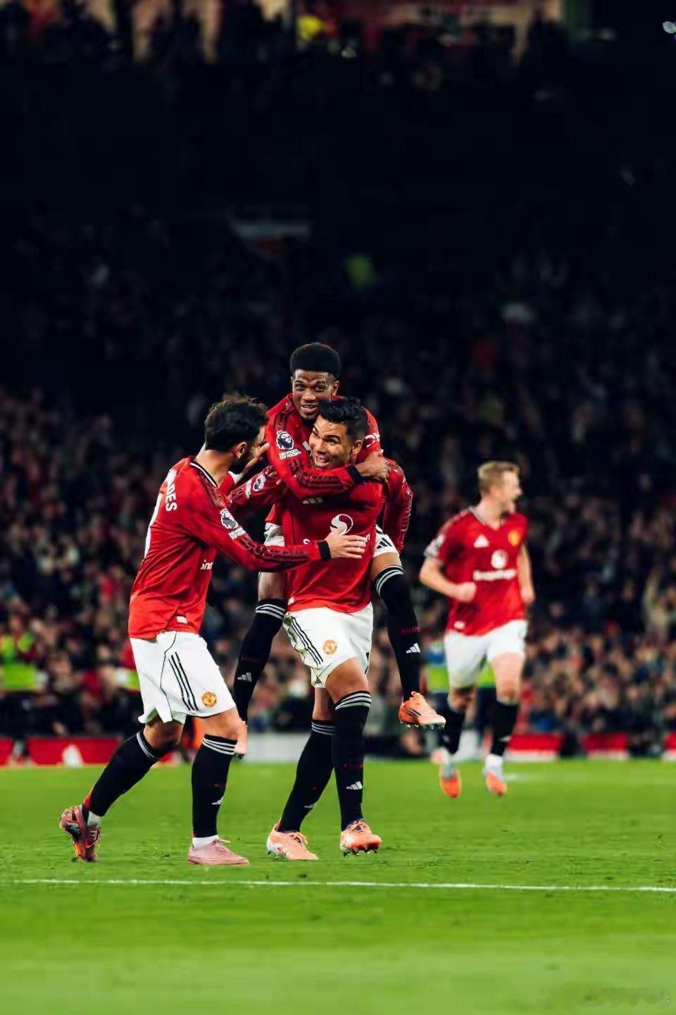 利物浦英超四连败 利物浦客场2-3不敌布伦特福德，遭遇联赛四连败。瓦塔拉首开纪录