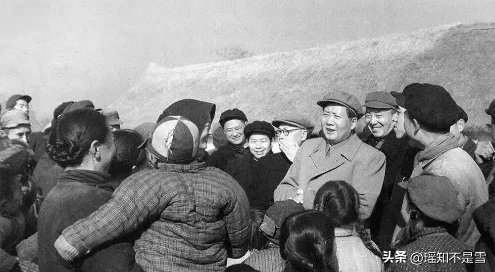 谨送给伊朗人民的一段话：
毛泽东主席曾说过，中国革命能取得胜利，靠的是三个法宝：