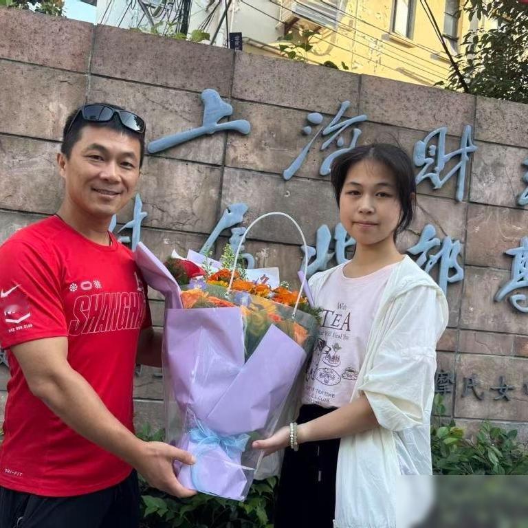 一天就考完了，真幸福！他们的高考已提前结束。
上海这群考生的“轻松”，确实让不少