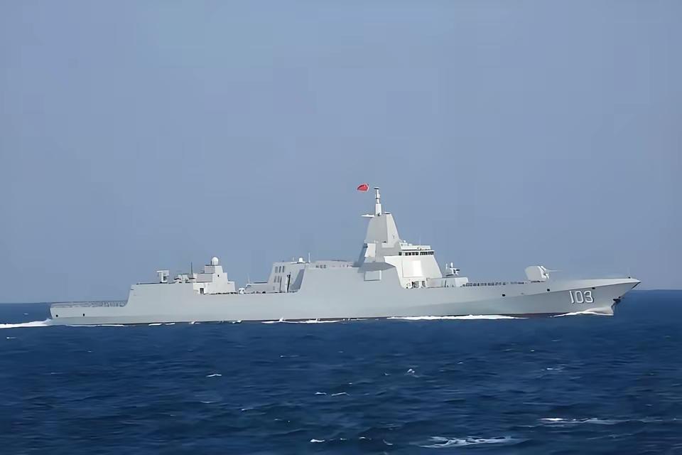 高市早苗沉默了：055鞍山舰出海，悍然穿越琉球与九州岛之间海道
当日本新首相高市