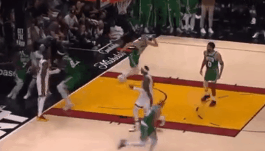 塔图姆今天生涯第五个三双。杰伦·布朗43分。塔图姆复出以来，场均19投22分10