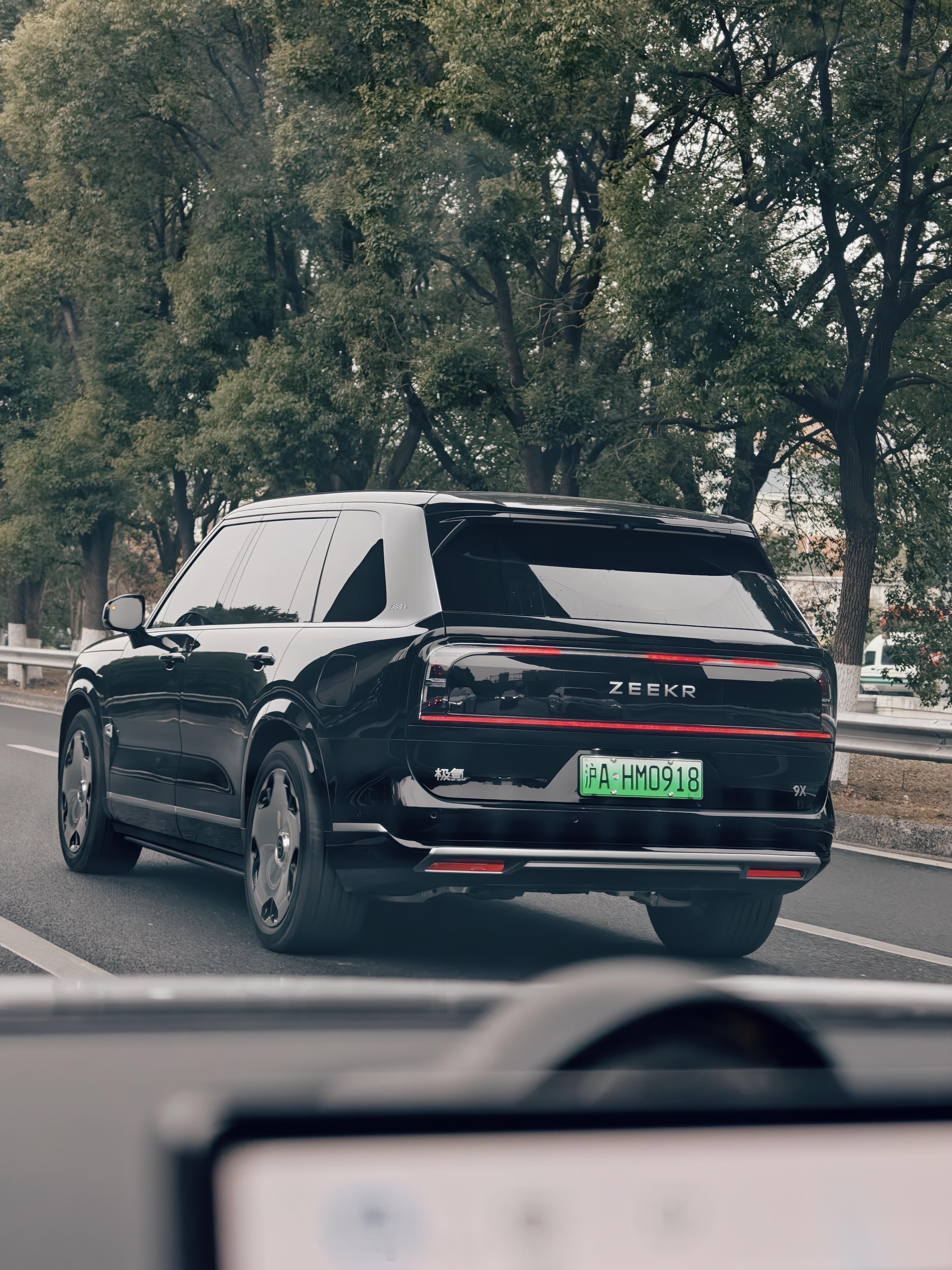 极氪 7X 20 万级，极氪 9X 40 万级，那极氪 8X 定价 30 万级，