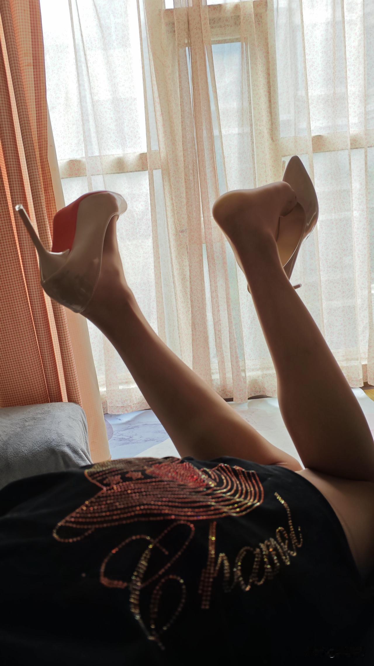 红底高跟鞋为什么好看?