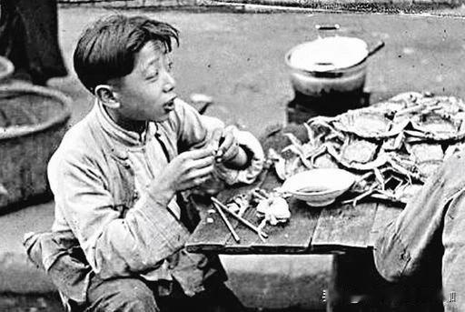 蒟蒻（jǔ ruò）其就是魔芋，曾是饥荒年代的“救命粮”。如今它摇身一变，成了风