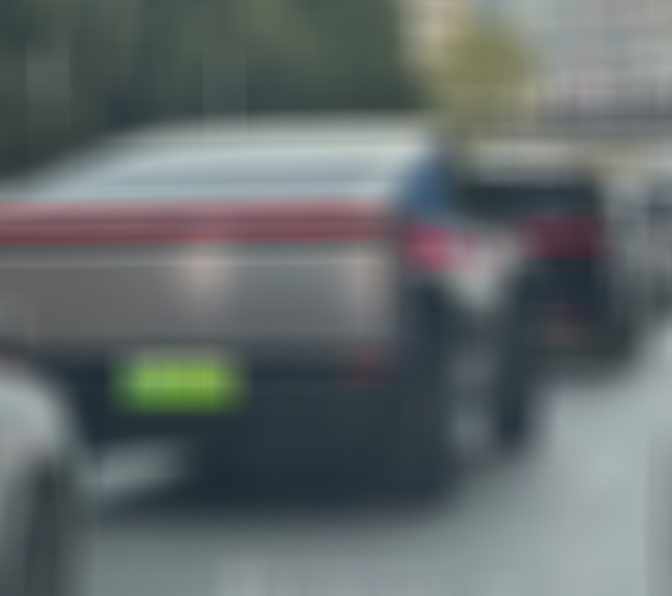 武汉的第一台特斯拉Cybertruck听说是防弹级别的玻璃和钢材不知道碰撞效果咋