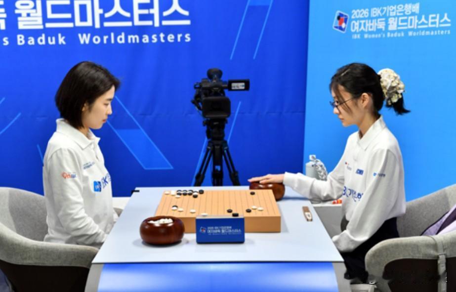 於之莹战胜宿敌崔精，打入IBK杯世界女子围棋大师赛四强，唐嘉雯败于金彩瑛。
今天