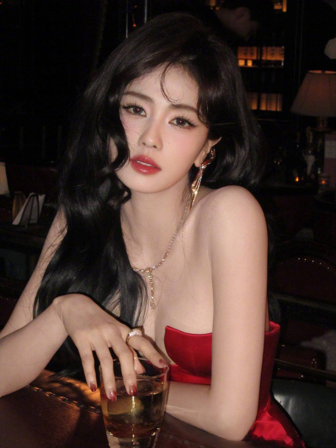 白鹿李佩仪登顶v榜白鹿李佩仪首播登顶v榜哈哈哈 