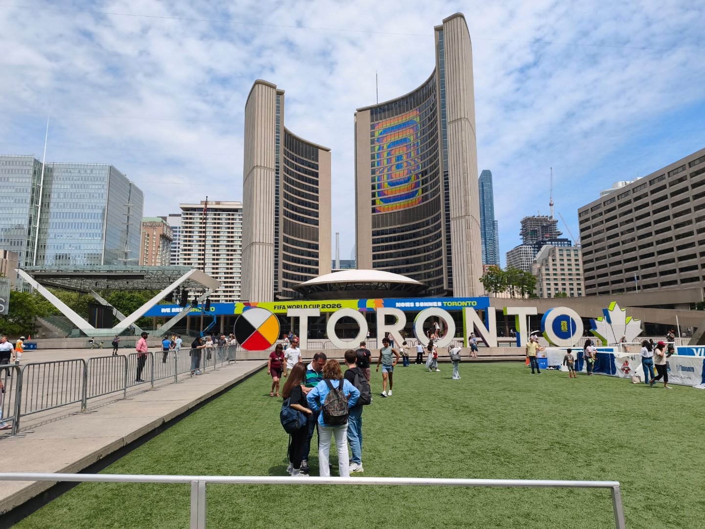 多伦多City Walk 美加墨世界杯就要开始了⚽氛围已经很浓了Public V