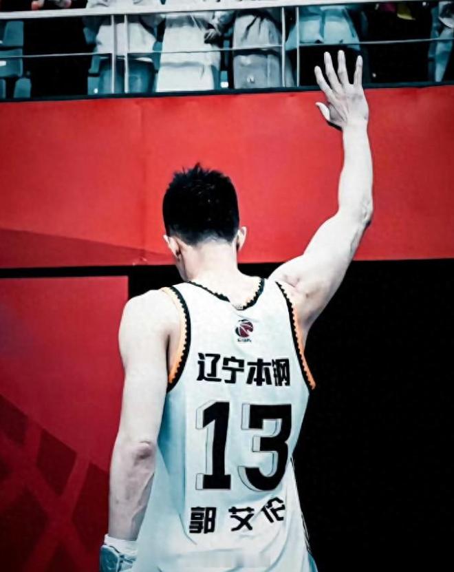 #郭艾伦告别辽宁男篮# 篮球明星郭艾伦发文告别辽宁队：想说的话很多，但是说不出来