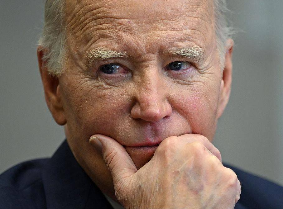 现在终于知道当时拜登为何要退出选举了，直到近期才传出拜登再次接受皮肤癌手术。
当