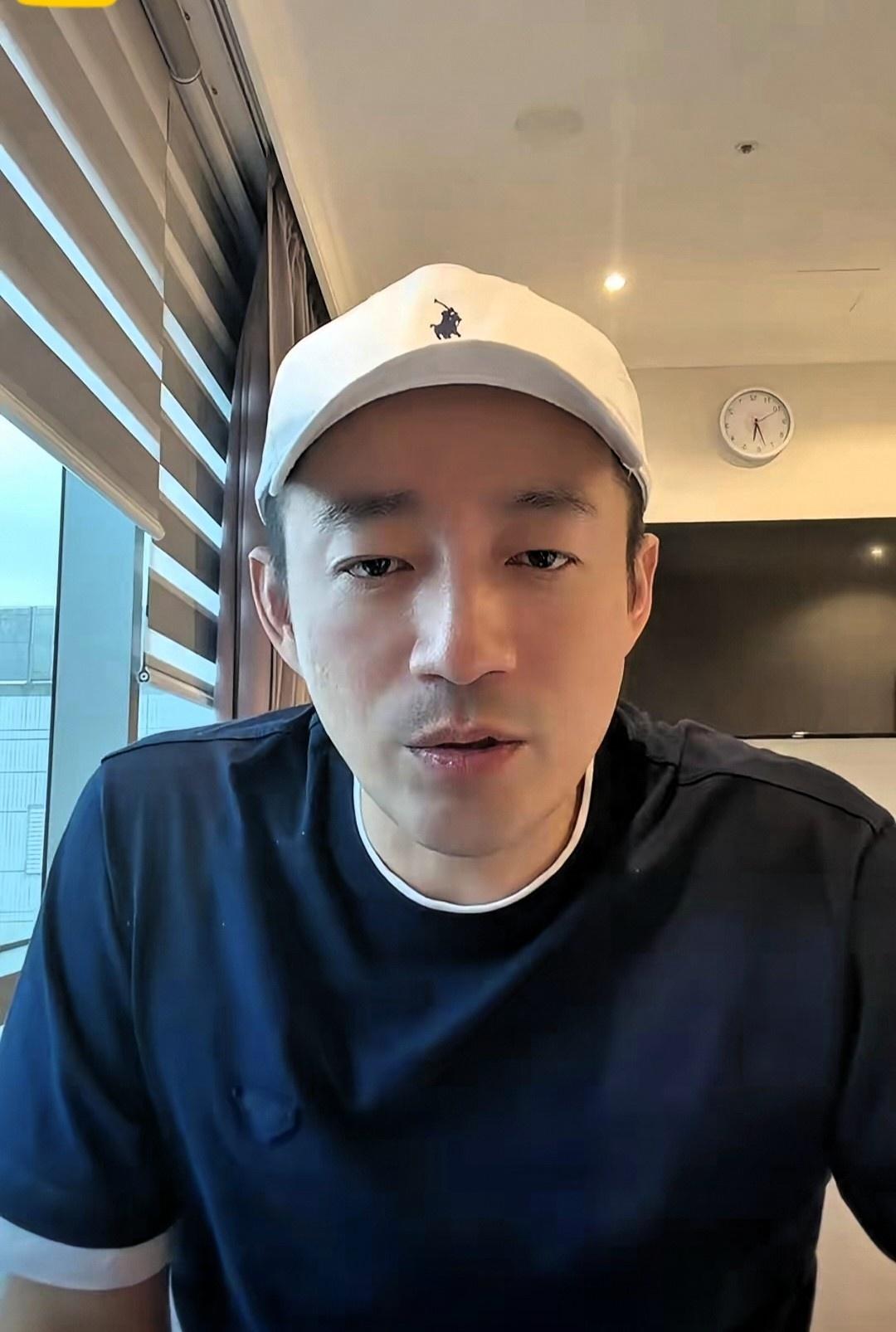 说真的，汪小菲这波操作，是不是真把自个儿给绕进去了？  

前脚直播里硬气甩话“