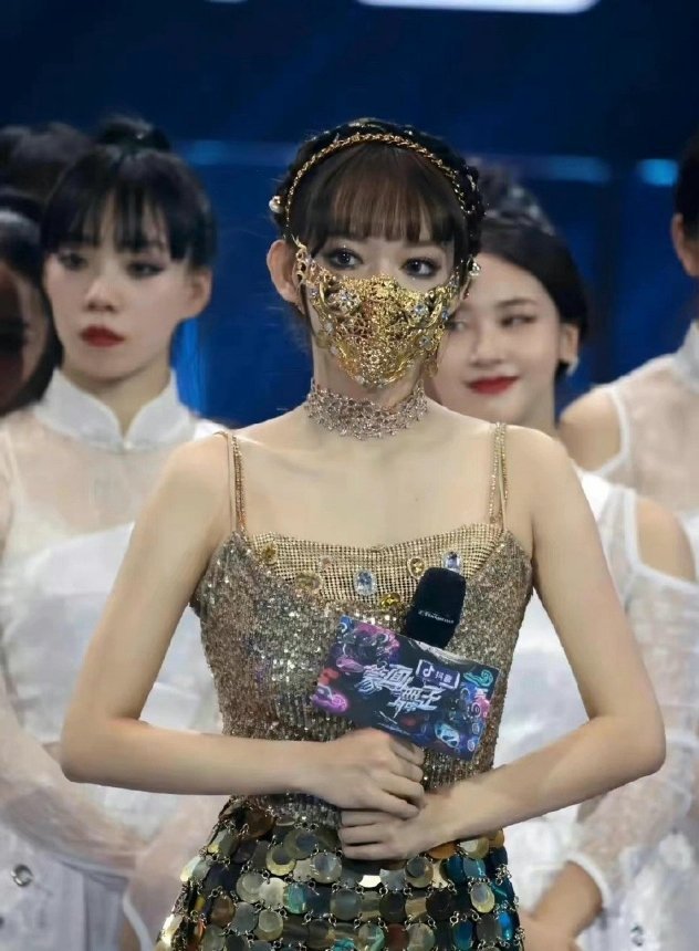 蒙面歌王考验的是歌手的歌技吗？是评委和观众的演技。 ​​​