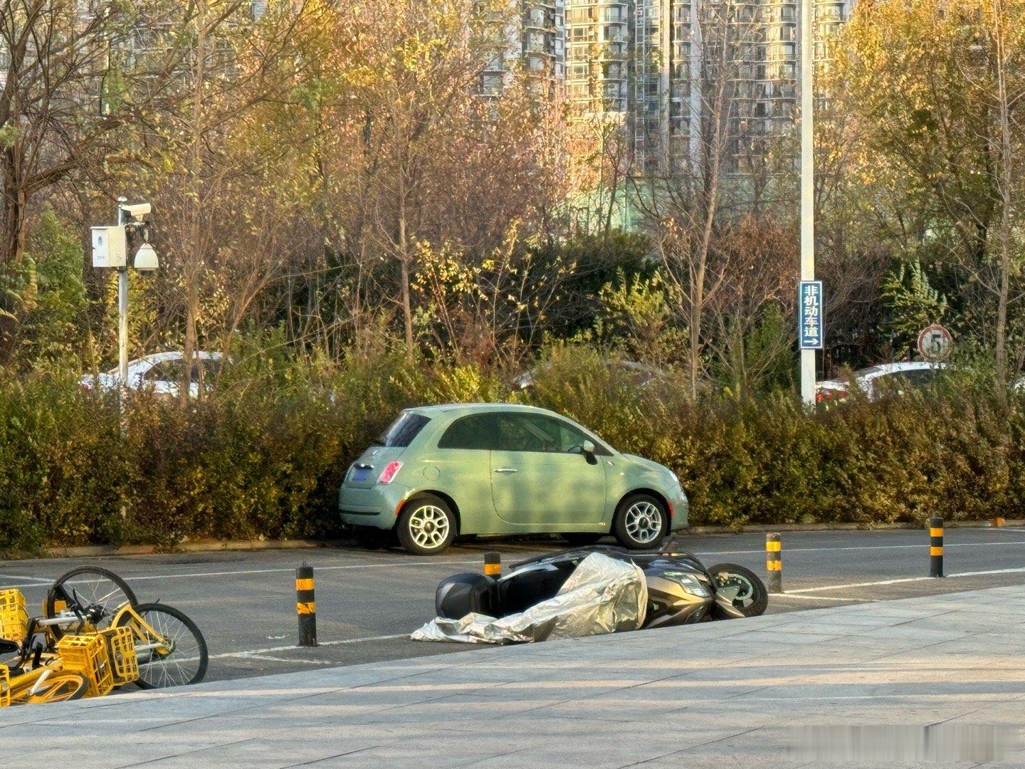 我发现其实很多个性车都是叔叔阿姨们在买！记得当年奔驰GLB35 AMG刚出的时候