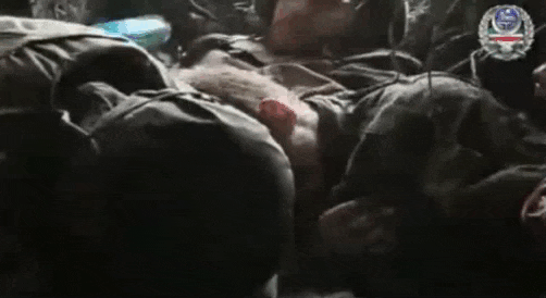 俄军士兵落入老车臣人手里，结局难测。由流亡海外的车臣人组成的杜达耶夫营和谢赫曼苏