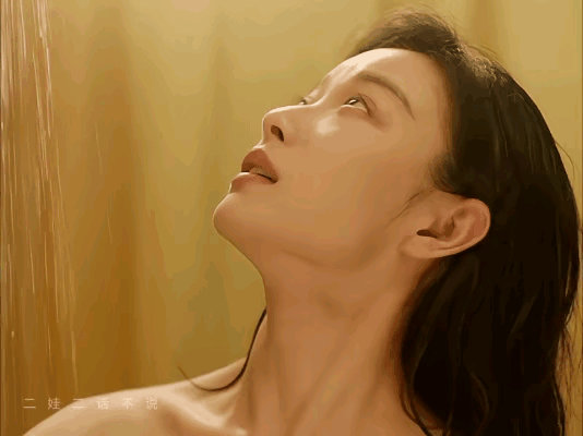 这丝滑镜头，差点以为是王晶拍的呢。观众是馋倪妮的身子，但是三集来两次叶流西沐浴场