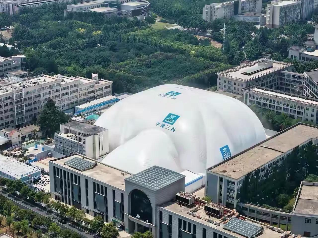 我就说这个先进的智能气模在里面施工不热不焖吗？