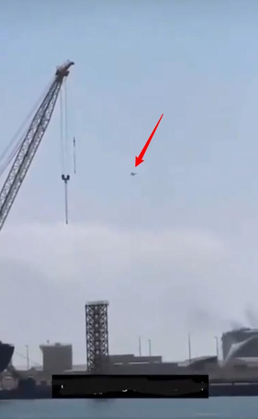 阿曼塞拉莱港显然也遭到了无人机袭击。
2026年3月1日，阿曼塞拉莱港遭到无人机