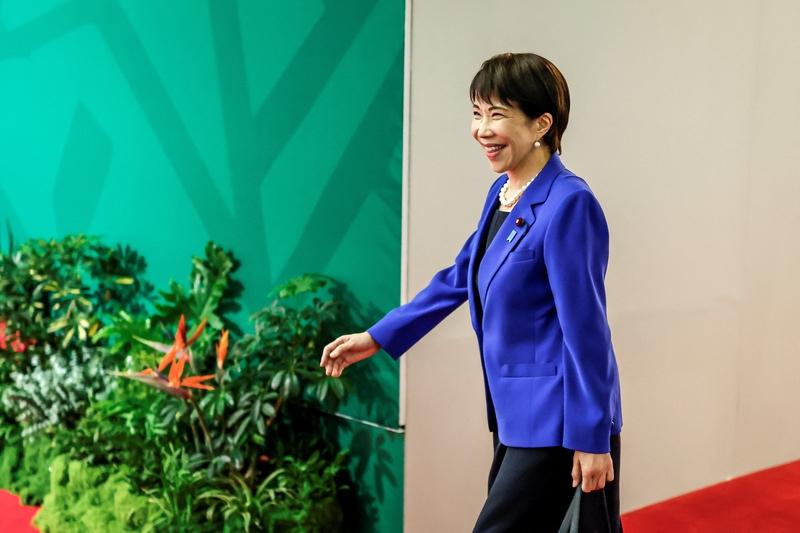 高市早苗在G20会场小动作不断，真的挺让人无语。在这么重要的国际场合，本应展现出