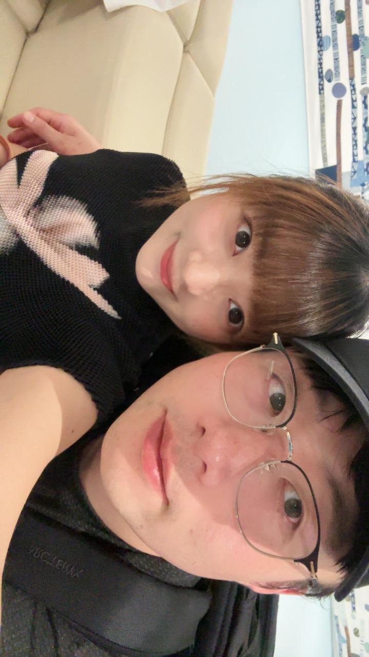 我们俩