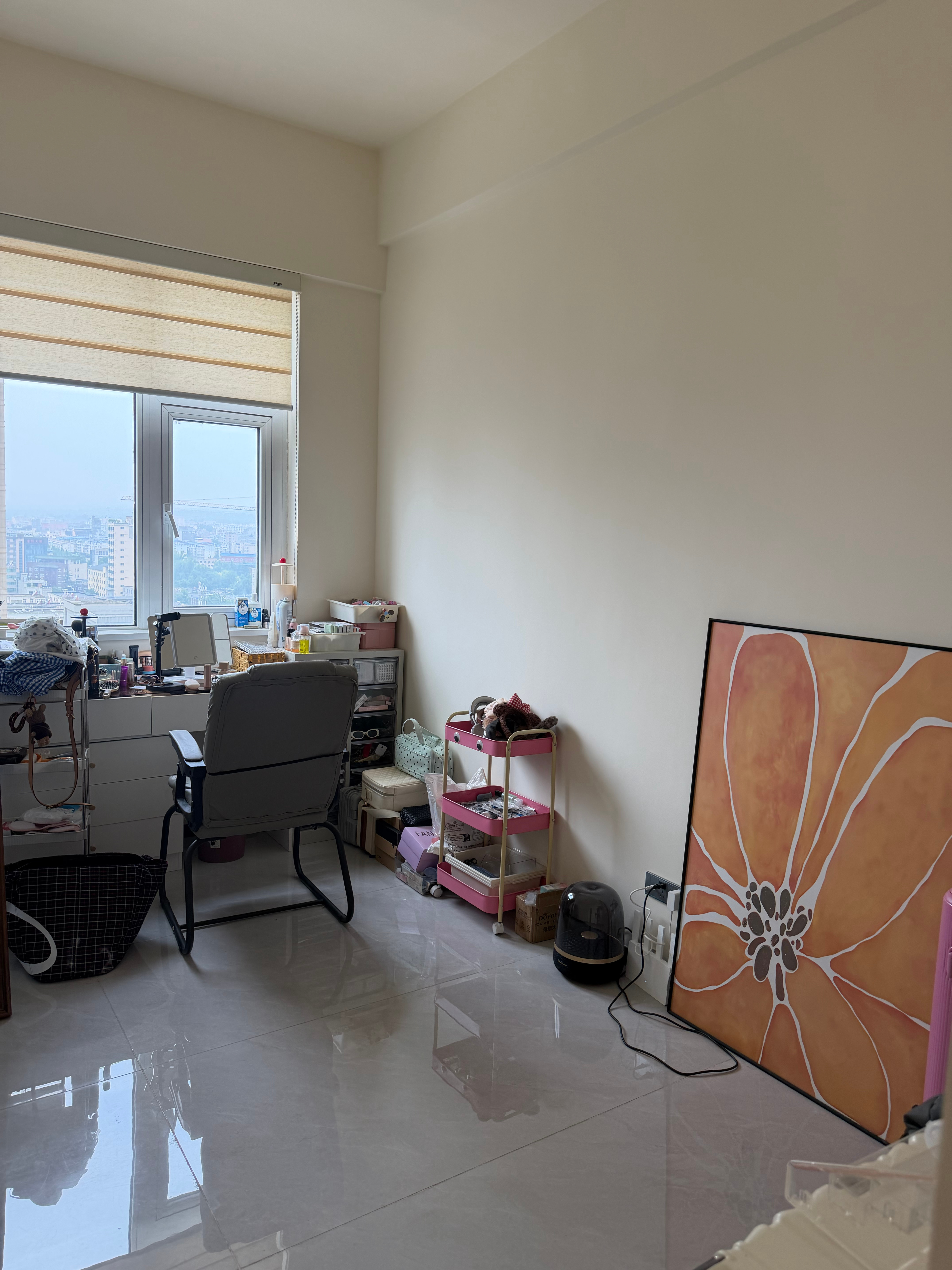 姐姐真的把我照顾的很好打扫工作室真的炒鸡干净 昨天还给我剪辑了视频P人 完全离不