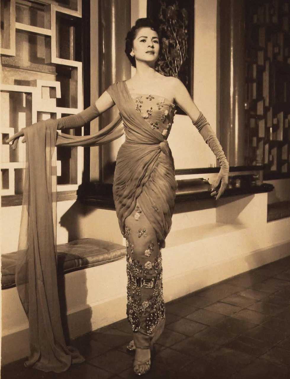 【来自投稿】1957年 菲律宾女装设计师们展示的新款礼服 