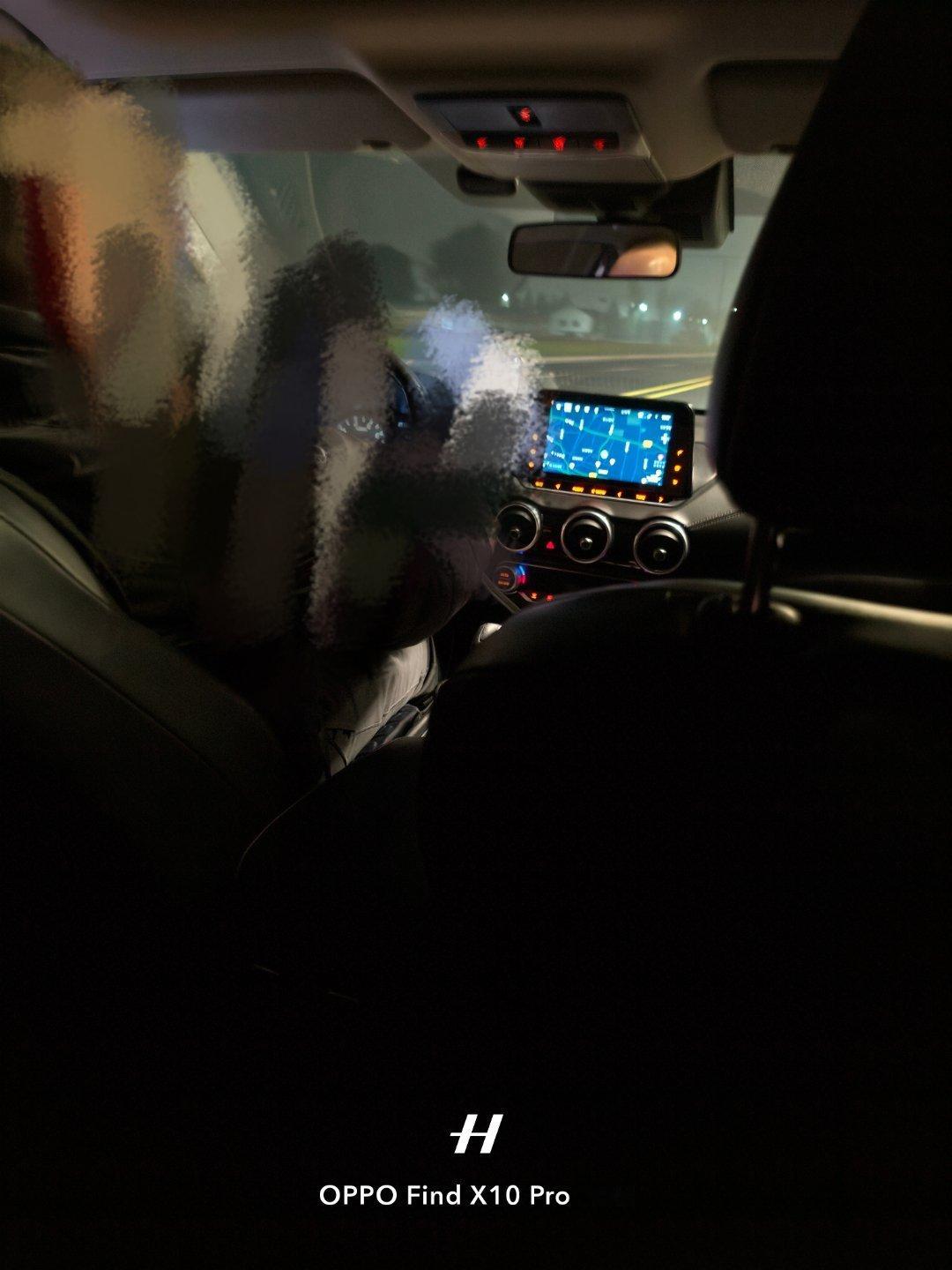 好久没有打过车了……今天打的两个车，都有点臭臭的。还是自己的车好，金车银车也不如