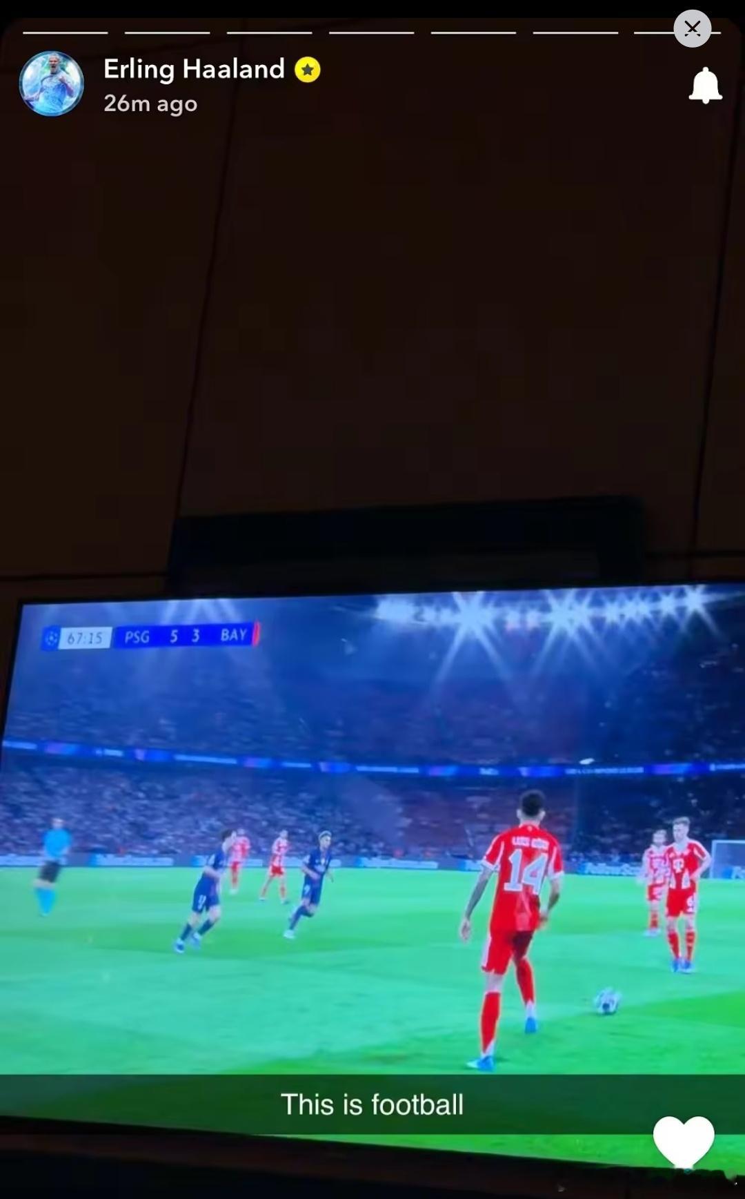 巴黎圣日耳曼5比4拜仁心向往之！哈兰德晒观看欧冠半决赛照片：这就是足球欧冠半决赛