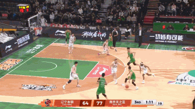 带队逆转！赵继伟10中4拿下11分1板11助2断 关键时刻很稳 