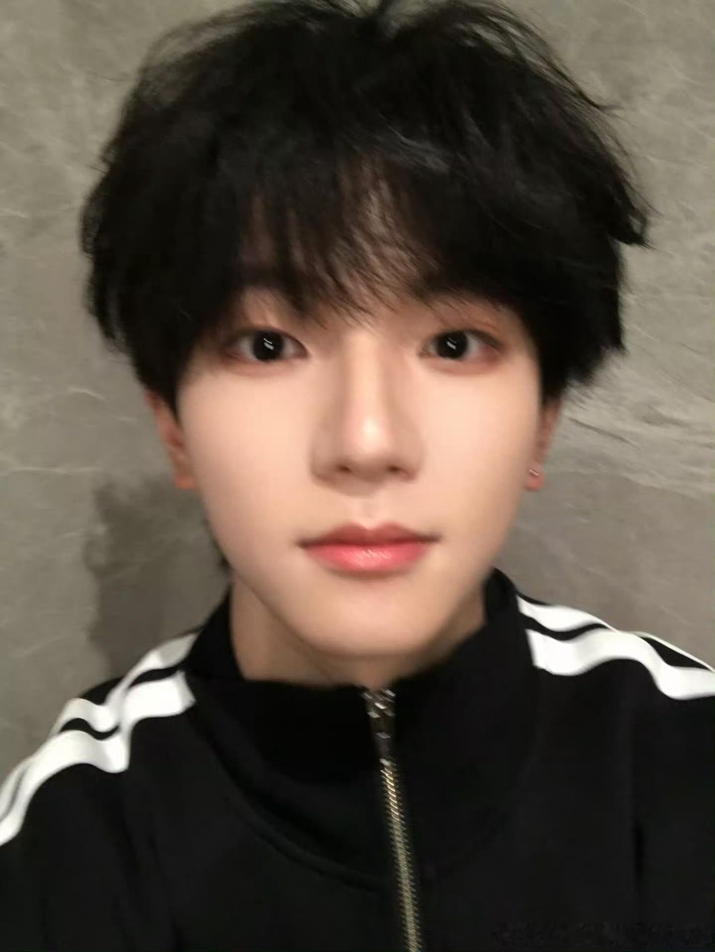 穆祉丞 🧡🩷朝朝穆穆　　　　看到你漂亮的眼睛一直笑也算是我幸福的一种​​​