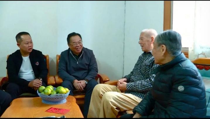 莫把节日慰问变了味。昨天我被一篇关于节日前单位领导看望退休人员的微头条所吸引，看