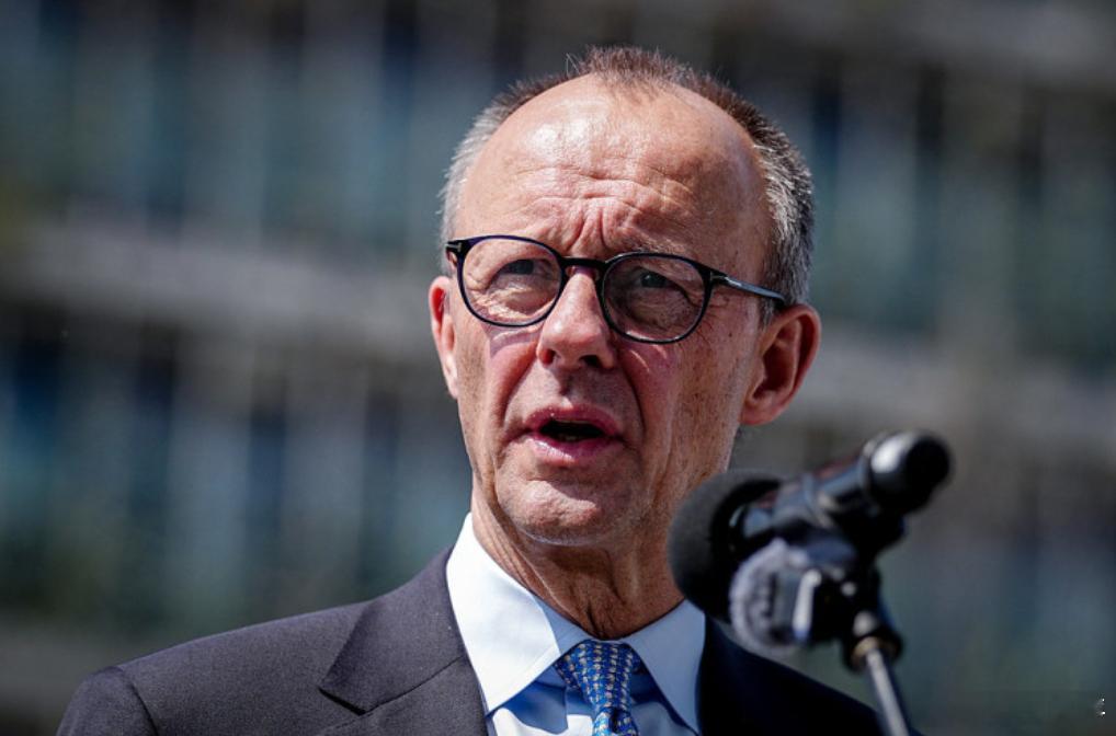 【德国总理在中美博弈背景下率团访华，孙玉良：谁孤立中国就是犯傻】德国总理默茨率团