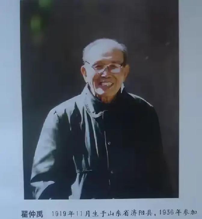 1950年朝鲜，志愿军师长翟仲禹出洞透气盯着对面雪坡看了半天，突然喊：342团立